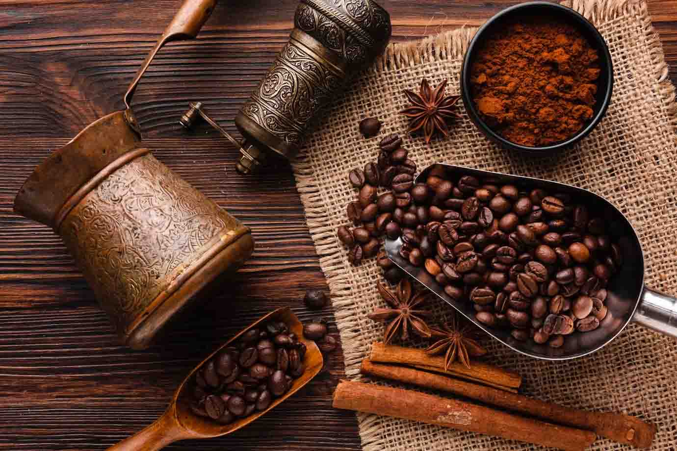 یک تصویر حاوی دانه های قهوه،جذوه و سرتاس و آسیاب قهوه
